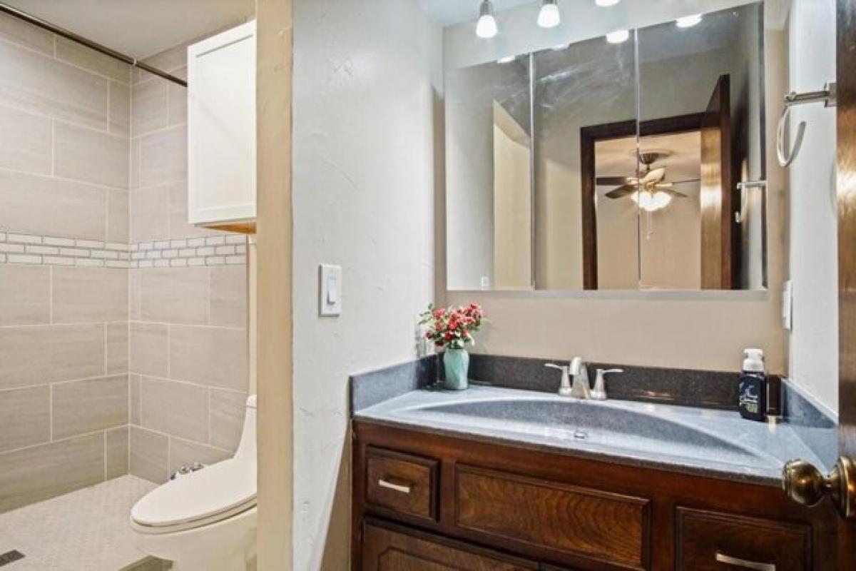 Picture of Home For Sale in Oklahoma City, Oklahoma, United States