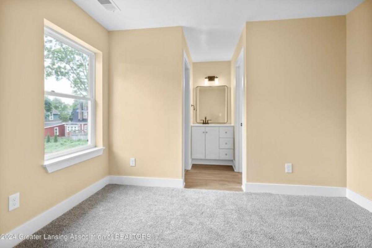 Picture of Home For Sale in Lansing, Michigan, United States