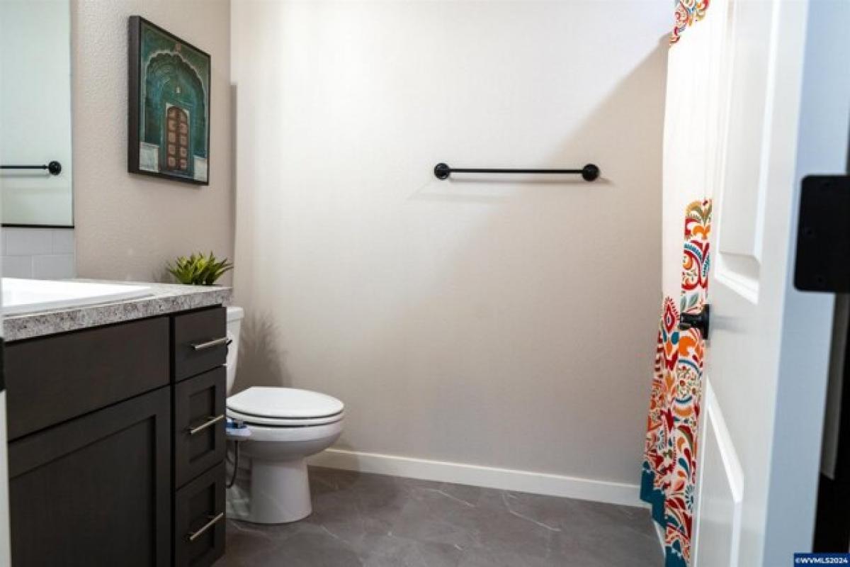 Picture of Home For Sale in Salem, Oregon, United States