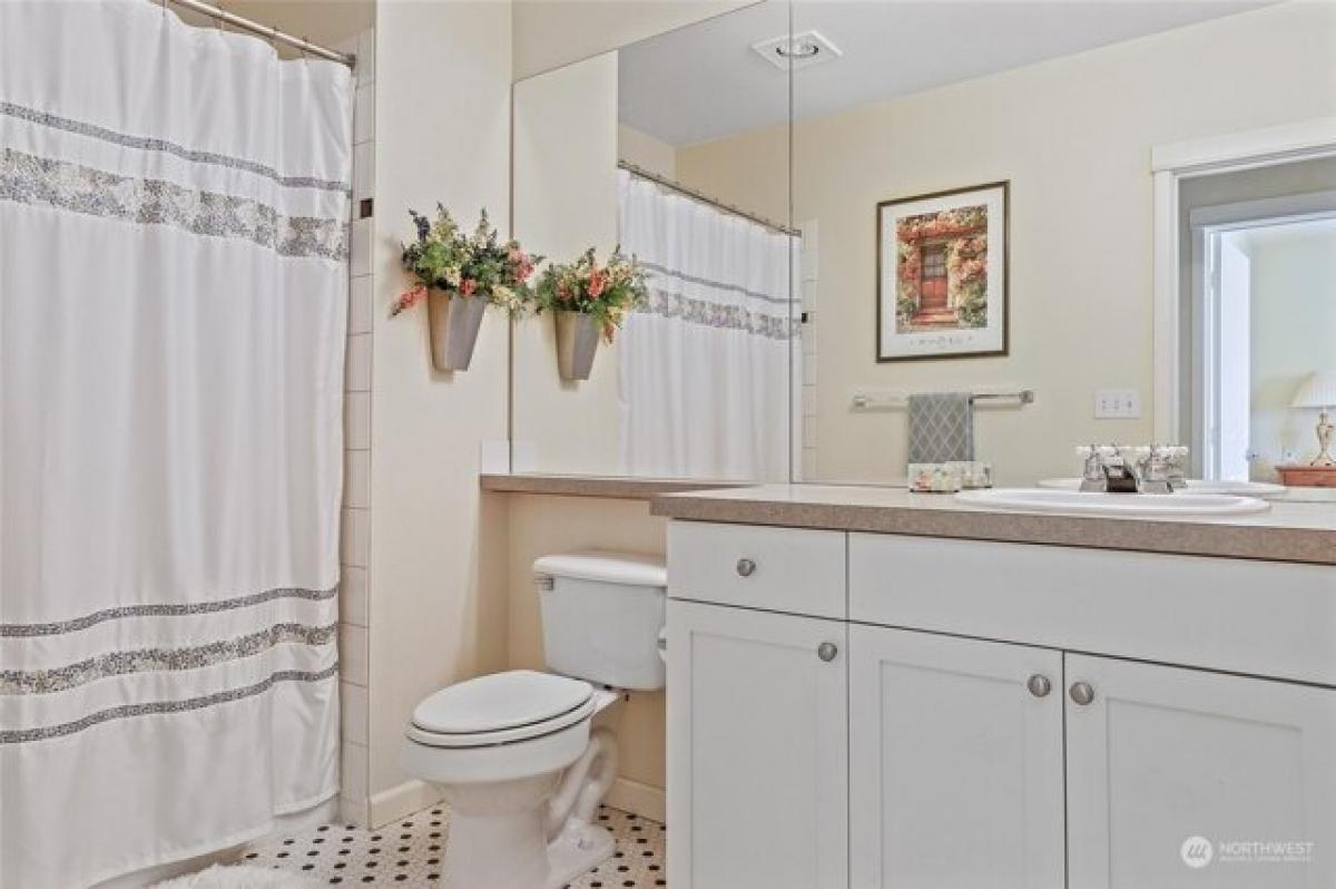 Picture of Home For Sale in Seattle, Washington, United States