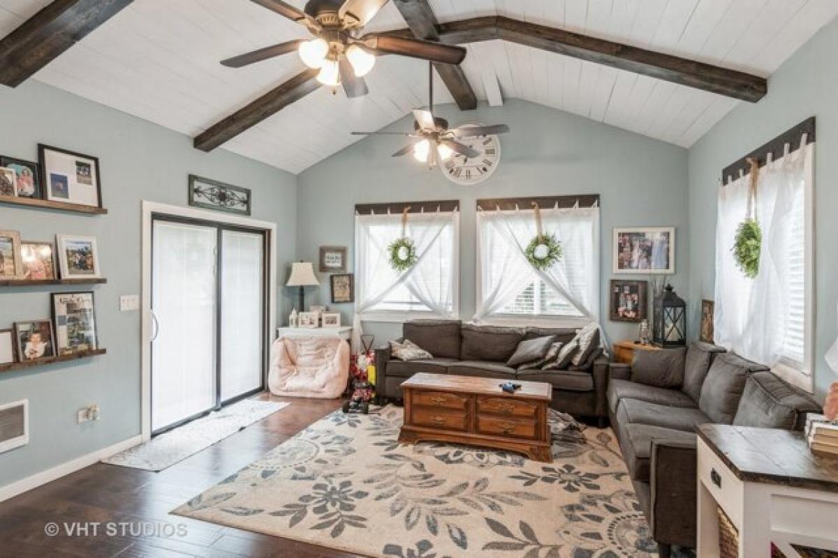 Picture of Home For Sale in Naperville, Illinois, United States