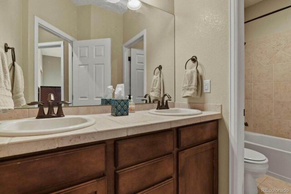 Picture of Home For Sale in Elizabeth, Colorado, United States