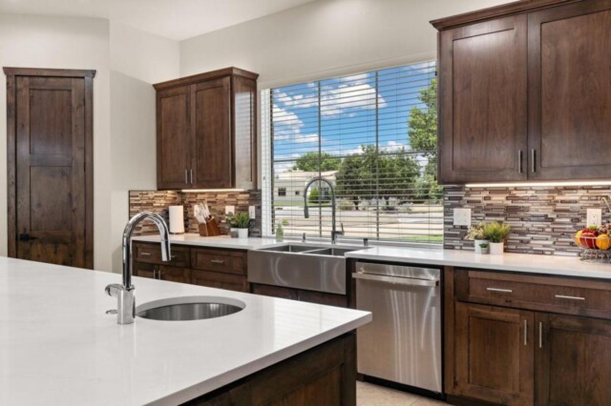 Picture of Home For Sale in Albuquerque, New Mexico, United States