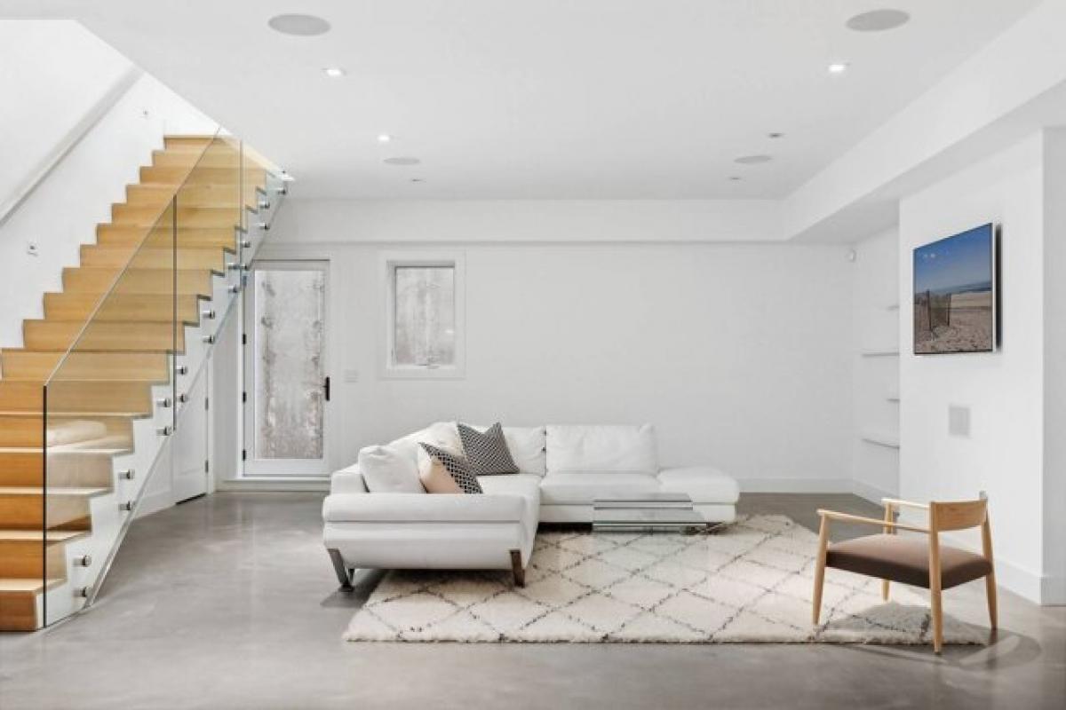 Picture of Home For Sale in East Hampton, New York, United States