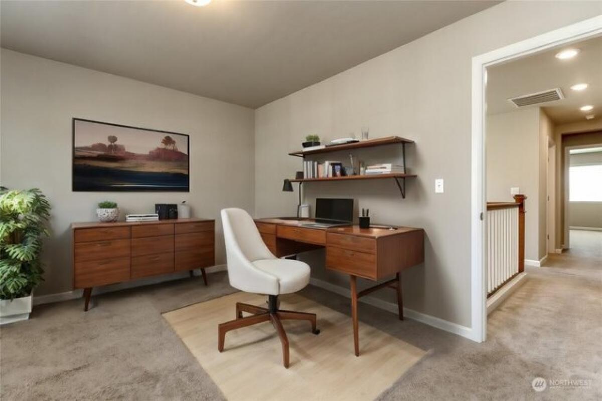 Picture of Home For Sale in Federal Way, Washington, United States