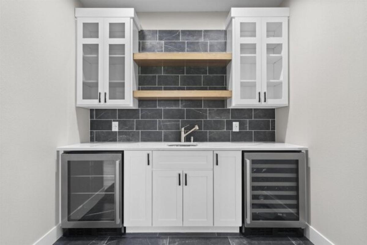 Picture of Home For Sale in Waterloo, Iowa, United States