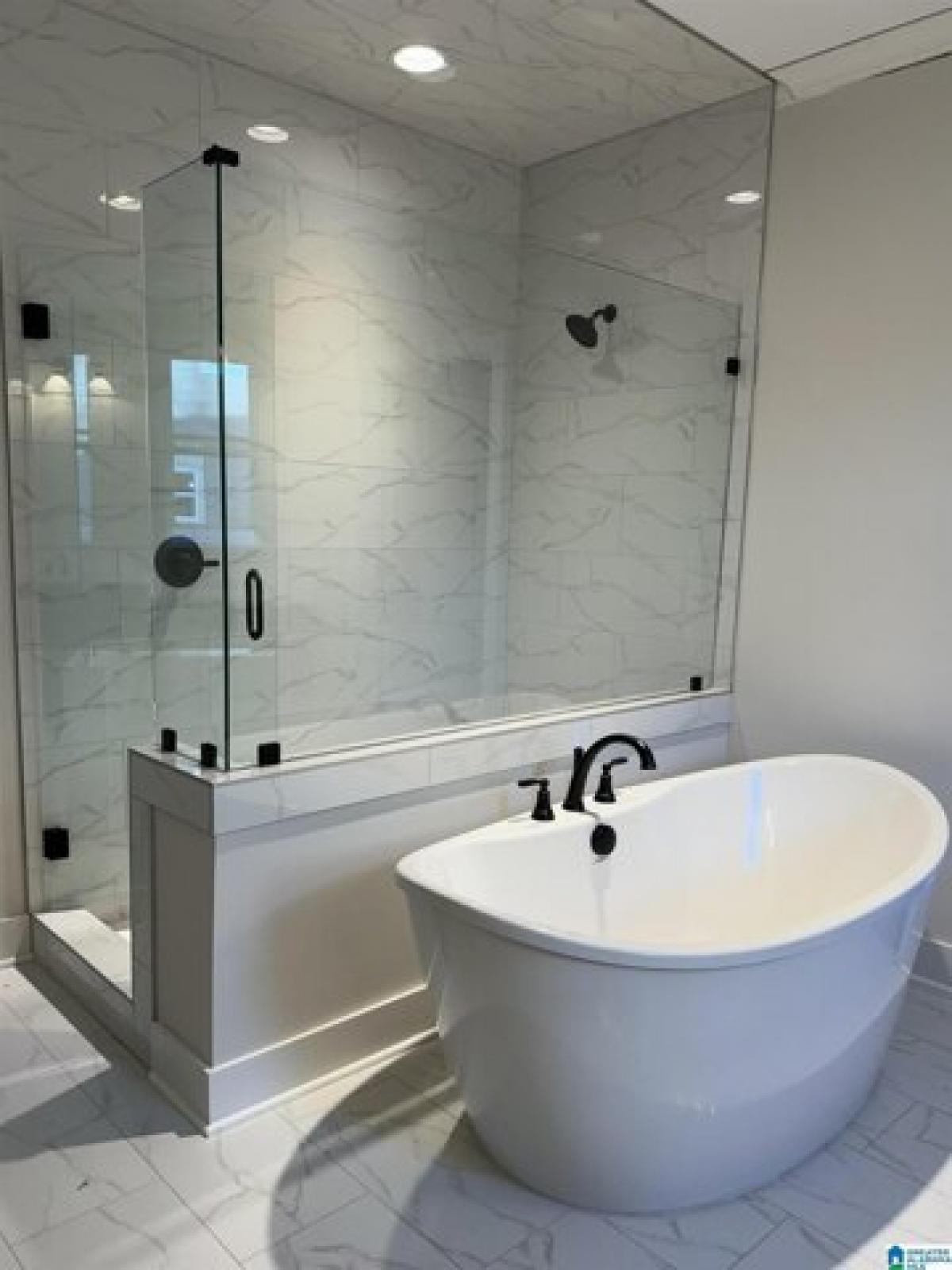 Picture of Home For Sale in Hoover, Alabama, United States