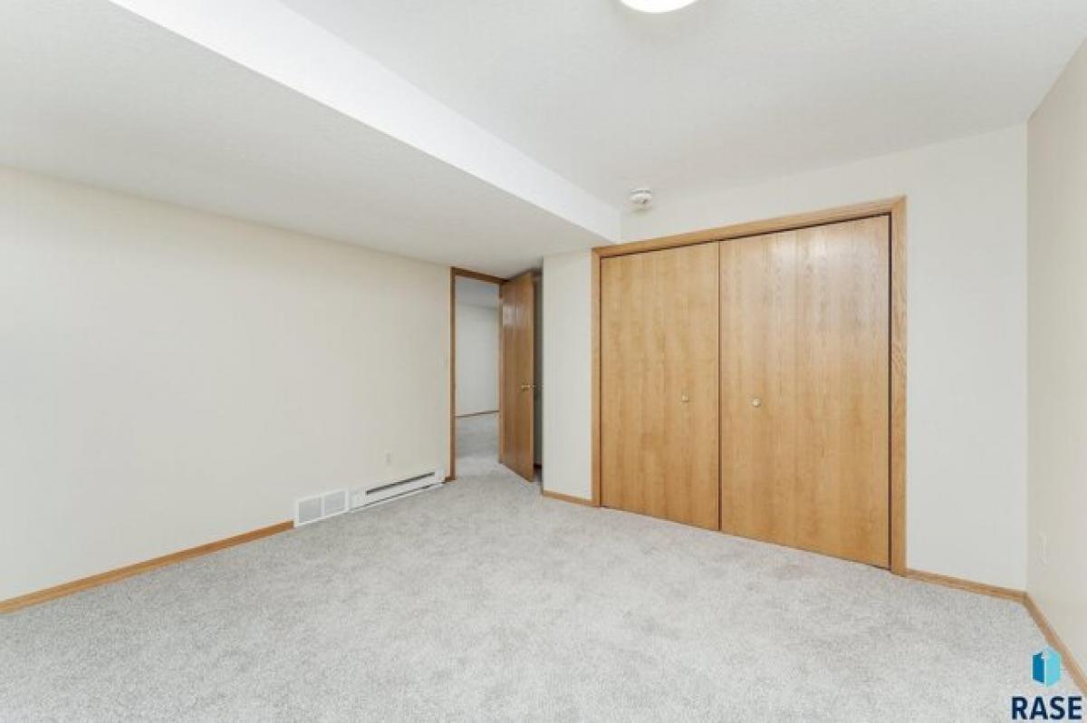 Picture of Home For Sale in Sioux Falls, South Dakota, United States