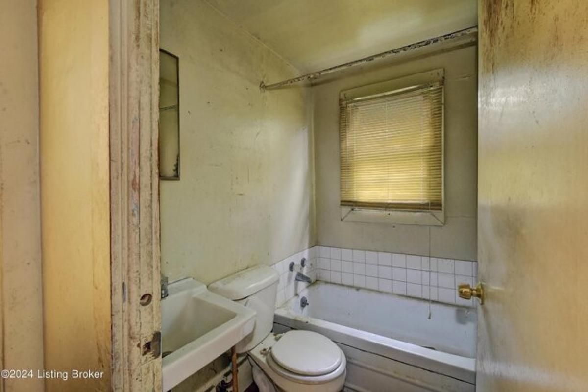 Picture of Home For Sale in Louisville, Kentucky, United States