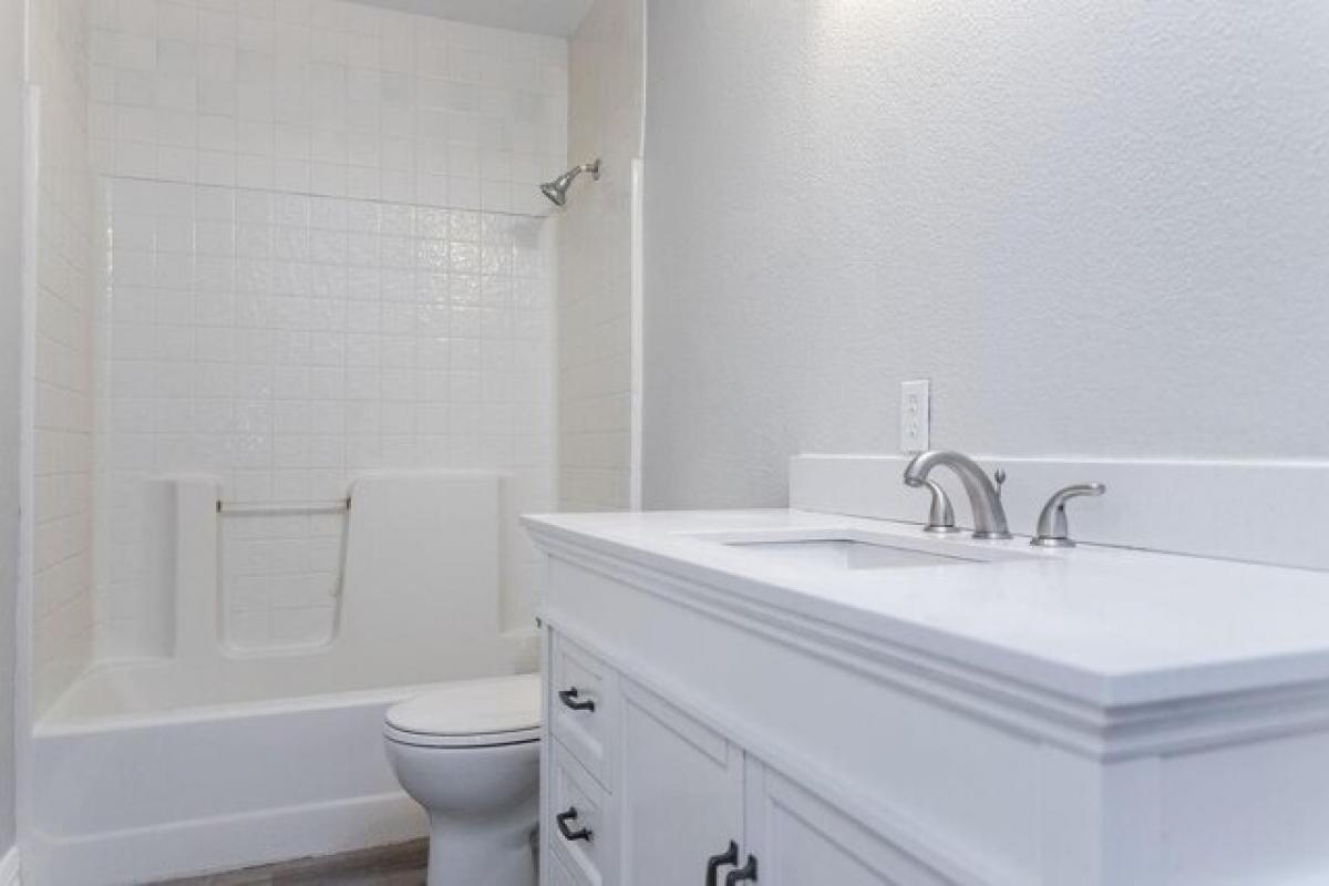 Picture of Home For Sale in Denison, Texas, United States