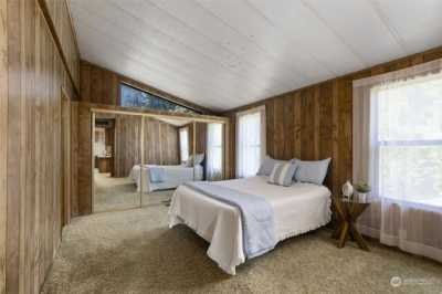 Home For Sale in Bainbridge Island, Washington