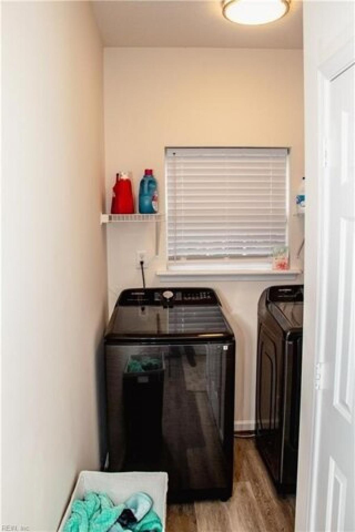 Picture of Home For Sale in Hampton, Virginia, United States