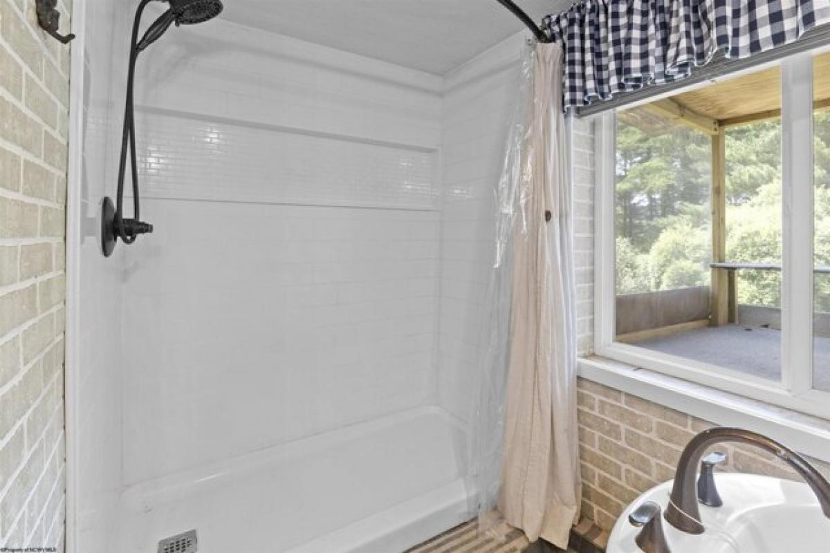 Picture of Home For Sale in Morgantown, West Virginia, United States