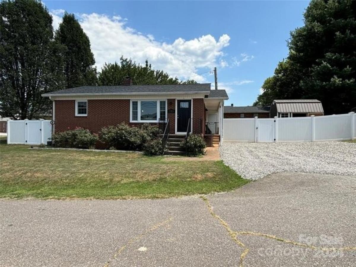 Picture of Home For Sale in Morganton, North Carolina, United States