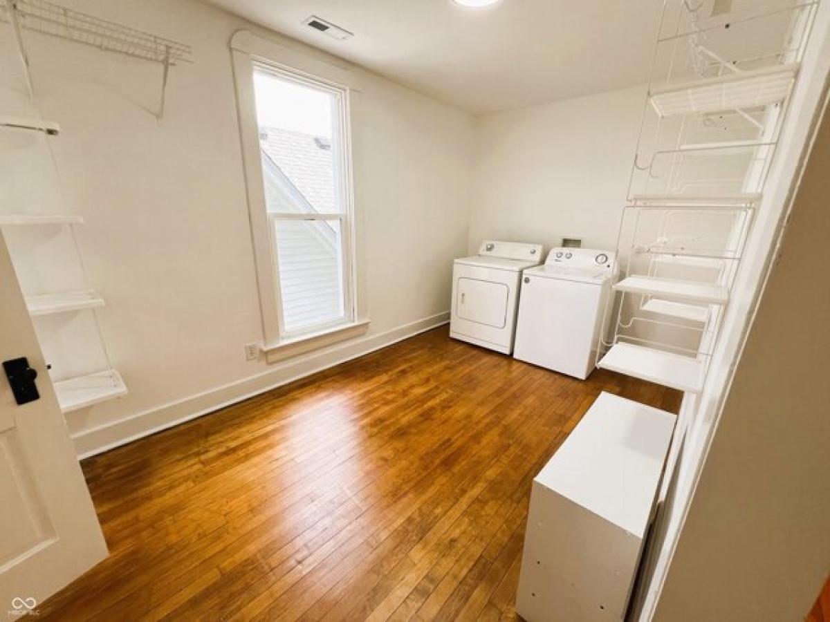 Picture of Home For Sale in Indianapolis, Indiana, United States