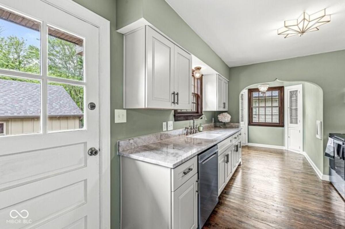 Picture of Home For Sale in Indianapolis, Indiana, United States