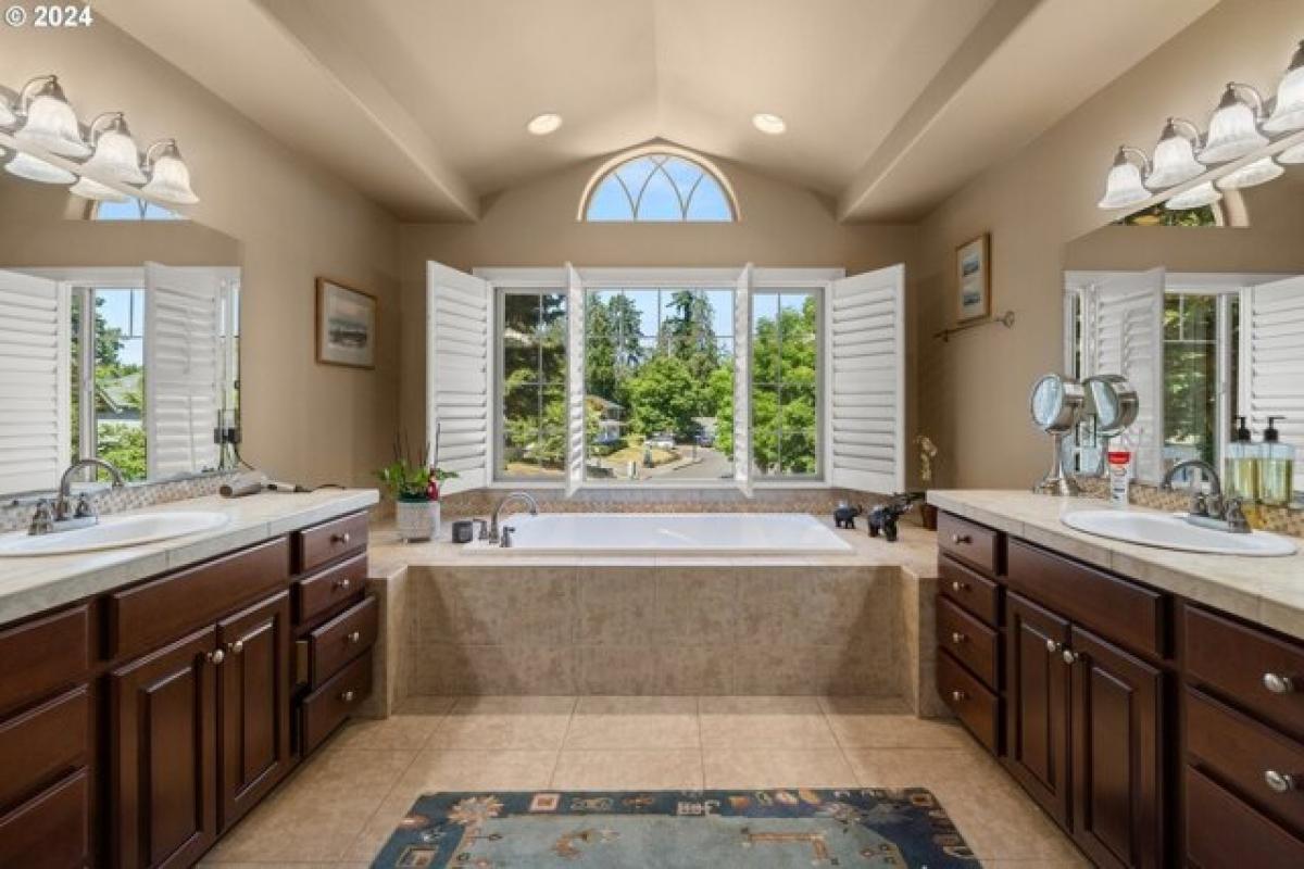 Picture of Home For Sale in Portland, Oregon, United States