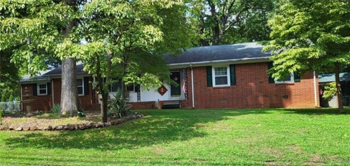 Picture of Home For Sale in Lexington, North Carolina, United States