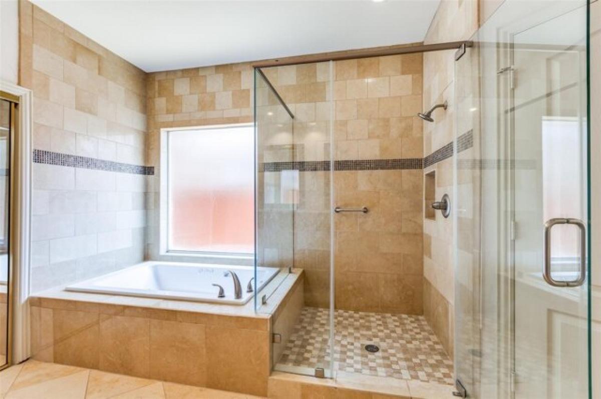 Picture of Home For Sale in Plano, Texas, United States