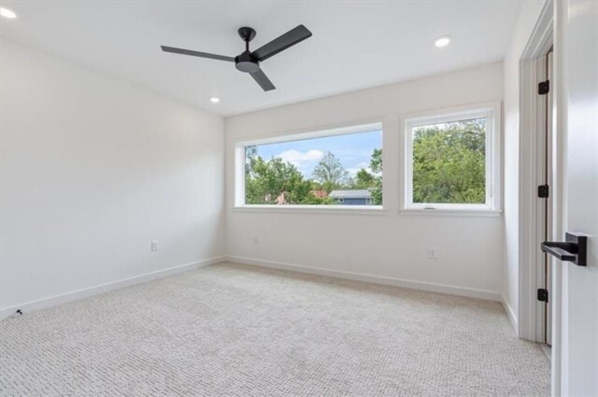 Picture of Home For Sale in Bentonville, Arkansas, United States