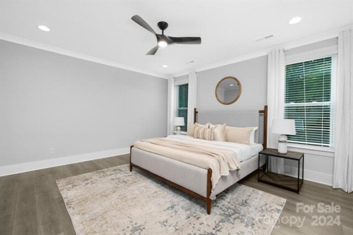 Picture of Home For Sale in Charlotte, North Carolina, United States