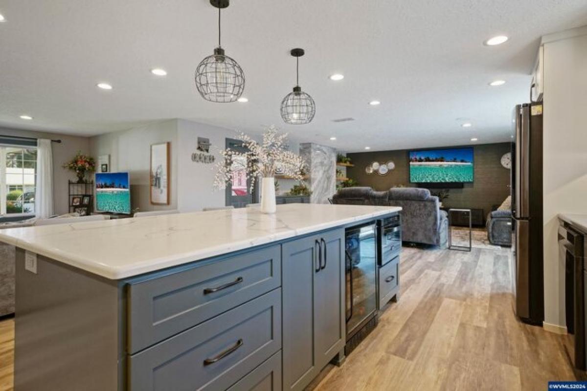 Picture of Home For Sale in Salem, Oregon, United States