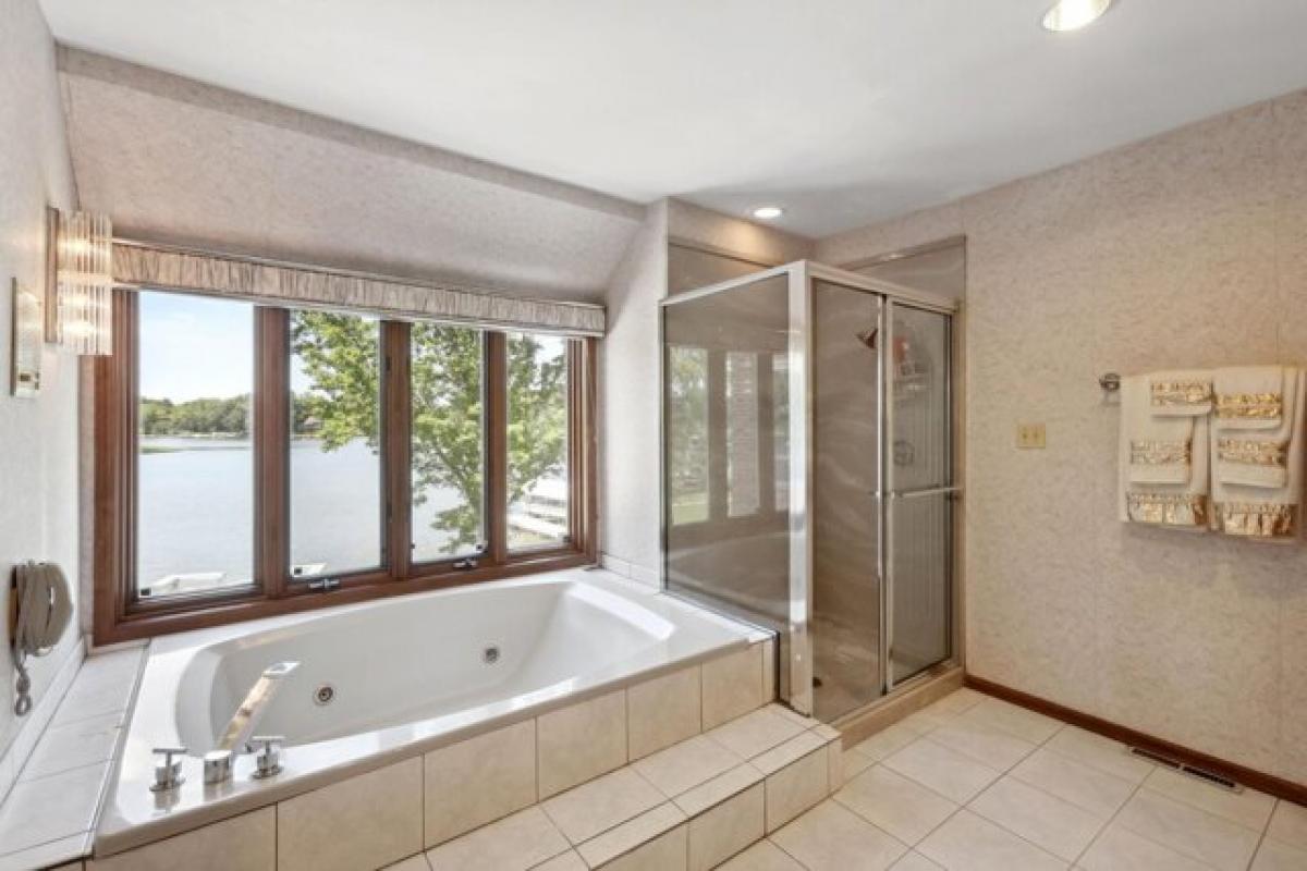 Picture of Home For Sale in Valparaiso, Indiana, United States