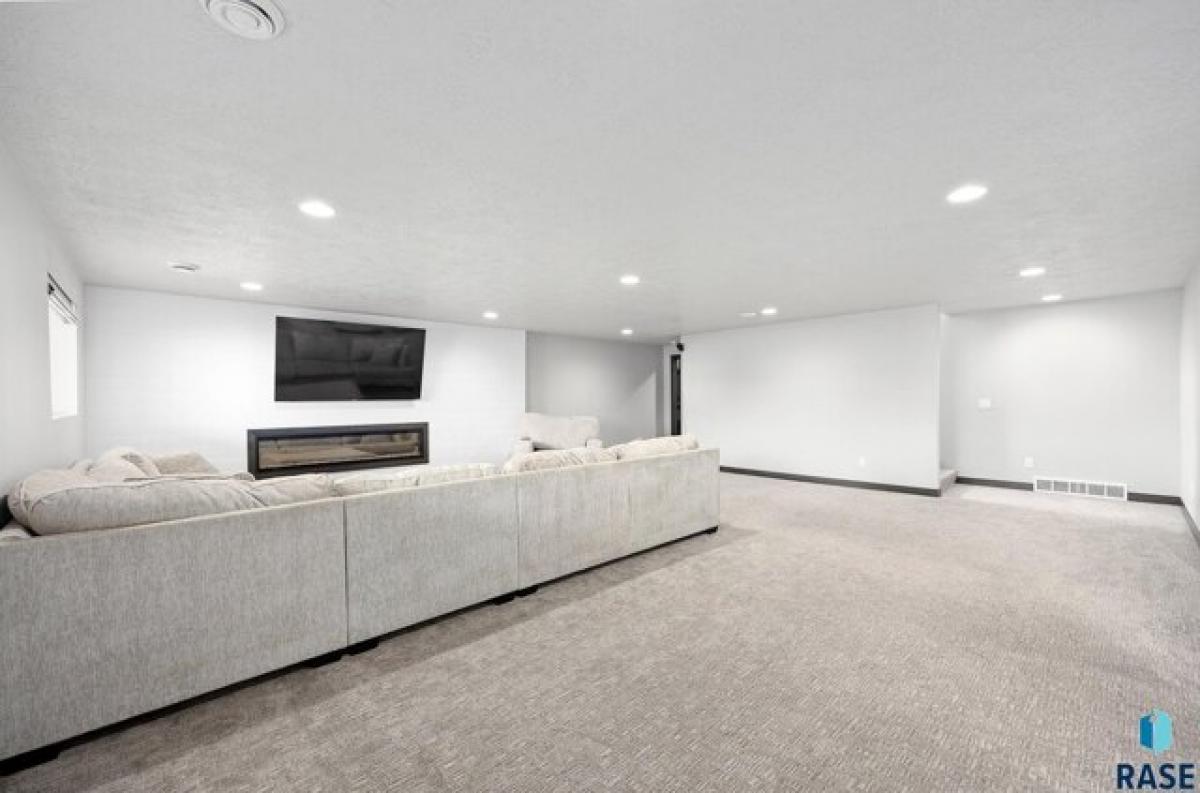 Picture of Home For Sale in Sioux Falls, South Dakota, United States