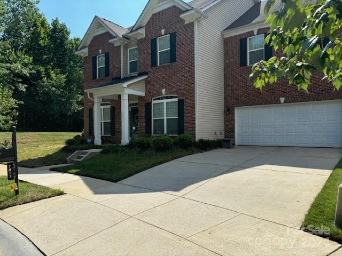 Picture of Home For Sale in Huntersville, North Carolina, United States