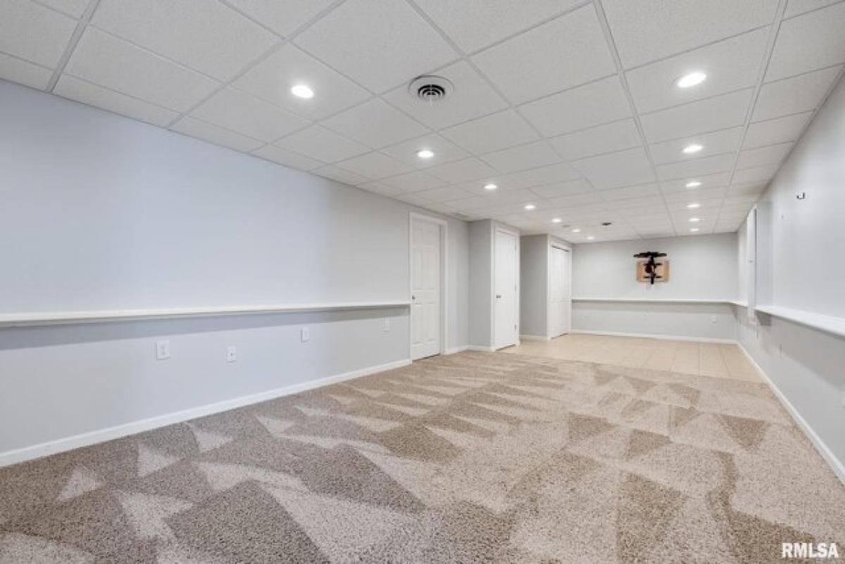 Picture of Home For Sale in Davenport, Iowa, United States