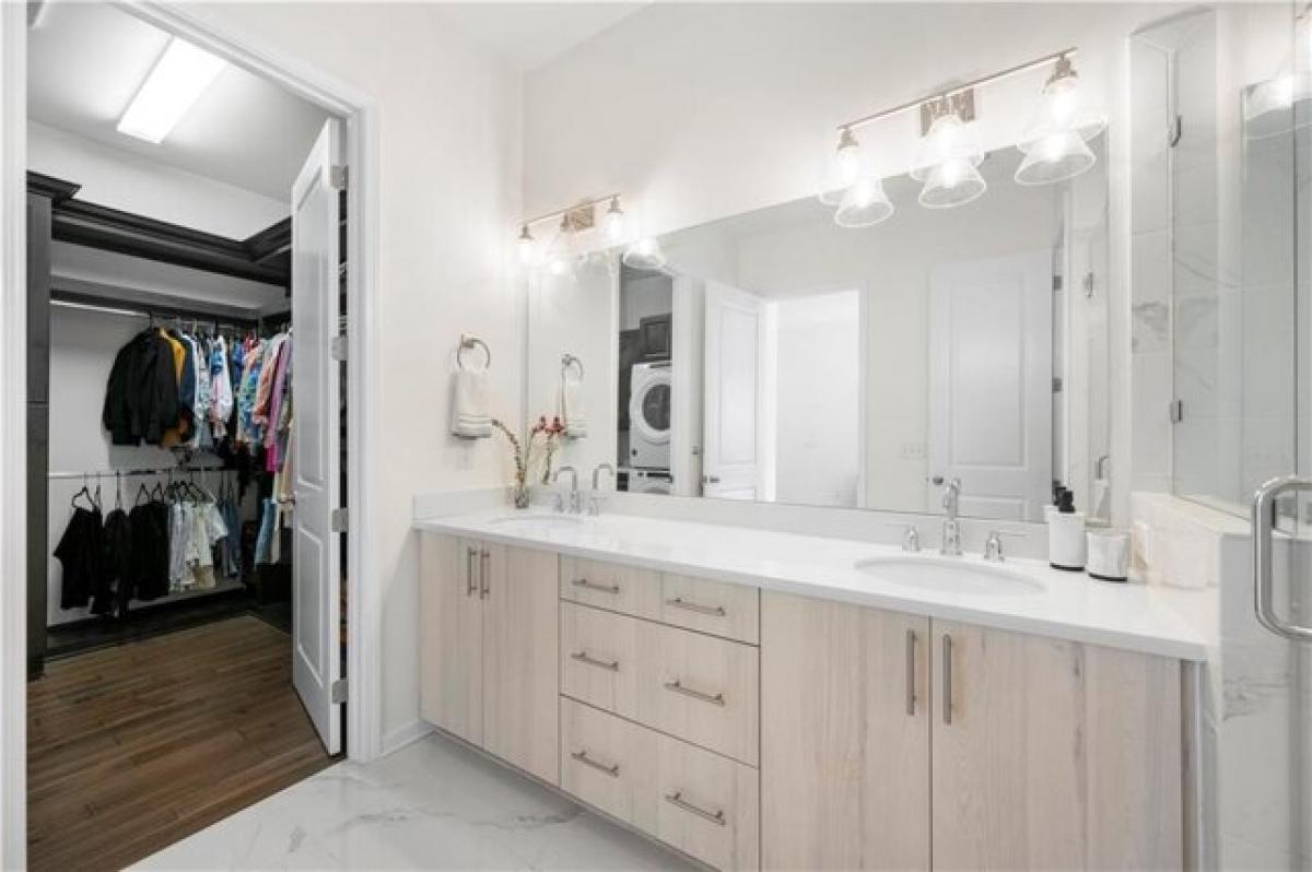 Picture of Home For Sale in Alpharetta, Georgia, United States