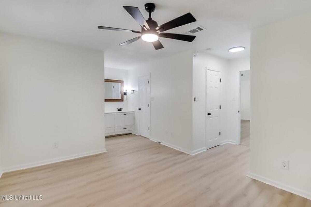 Picture of Home For Sale in Ocean Springs, Mississippi, United States