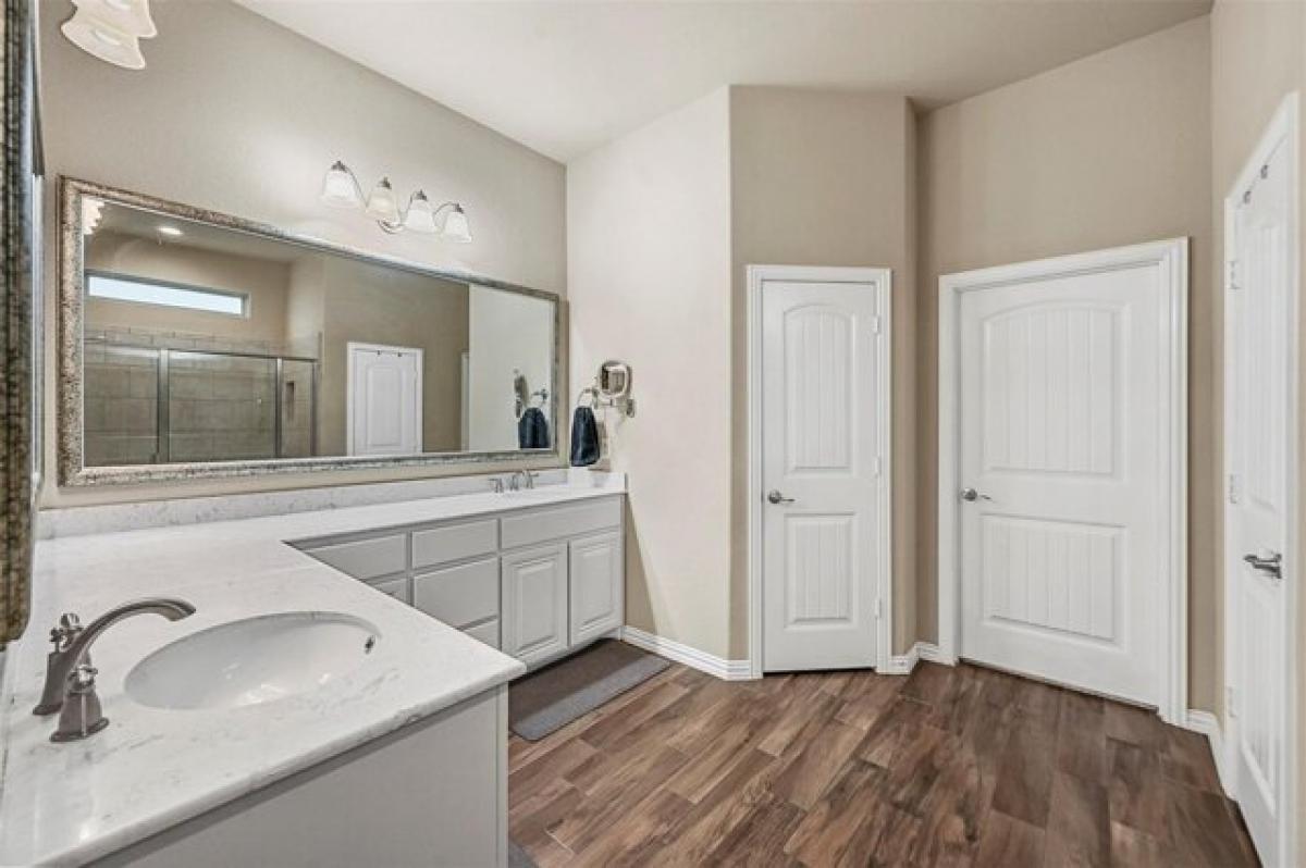 Picture of Home For Sale in Midlothian, Texas, United States