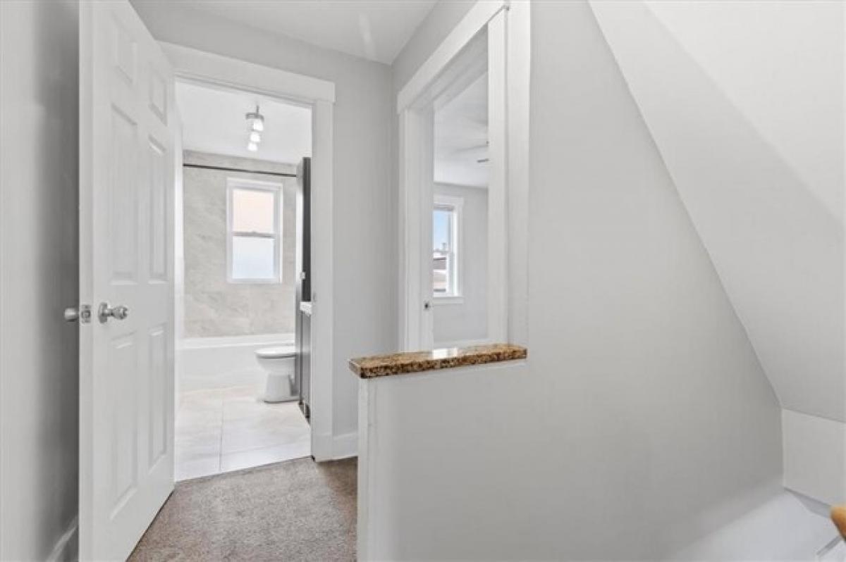 Picture of Home For Sale in Pittsburgh, Pennsylvania, United States