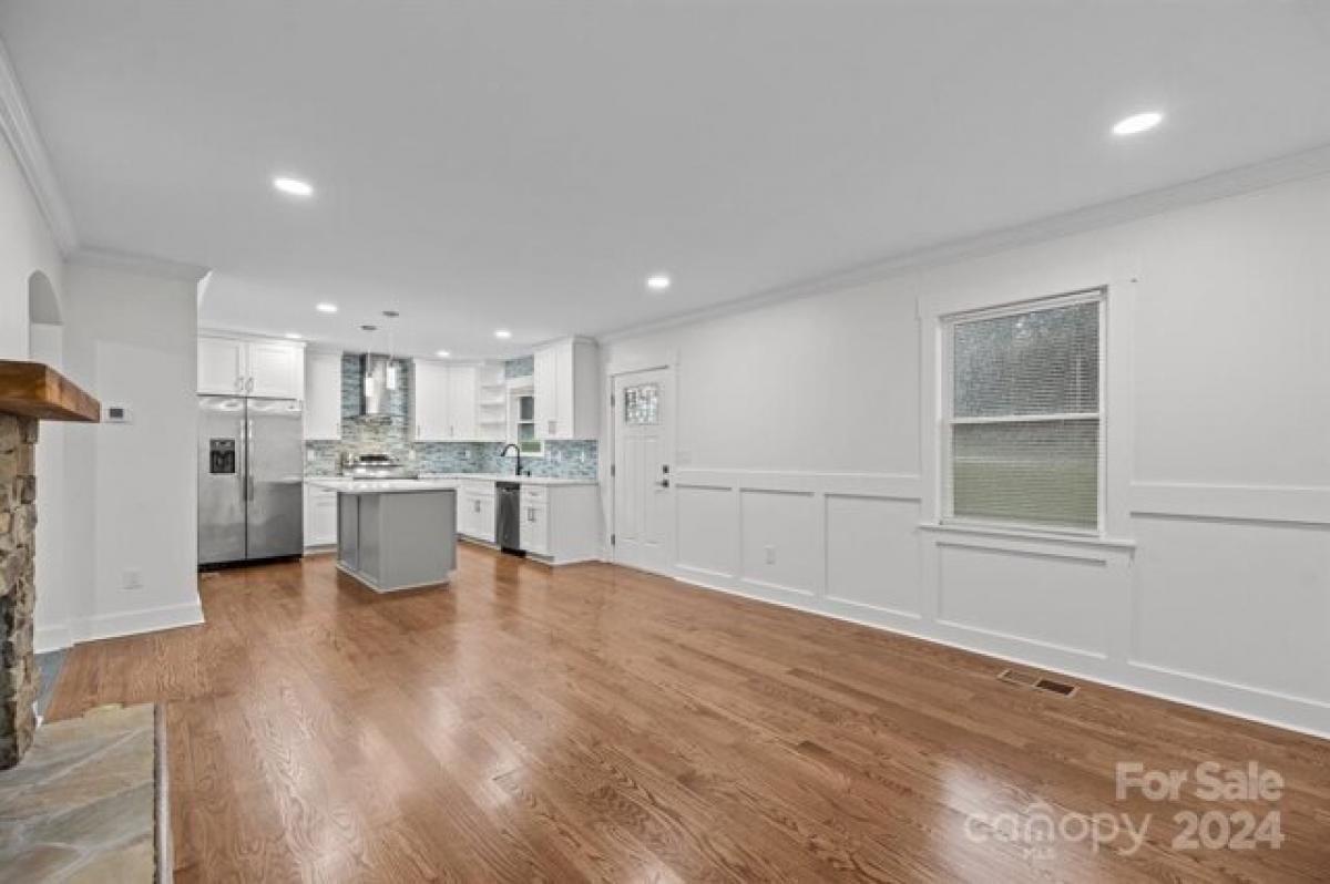 Picture of Home For Sale in Charlotte, North Carolina, United States