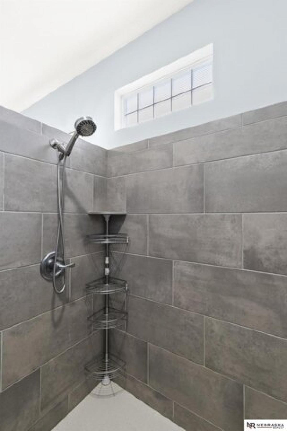 Picture of Home For Sale in Papillion, Nebraska, United States