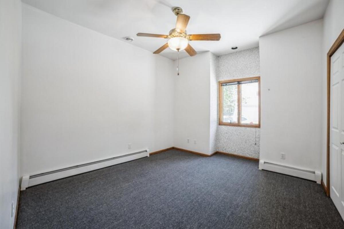 Picture of Home For Sale in Valparaiso, Indiana, United States