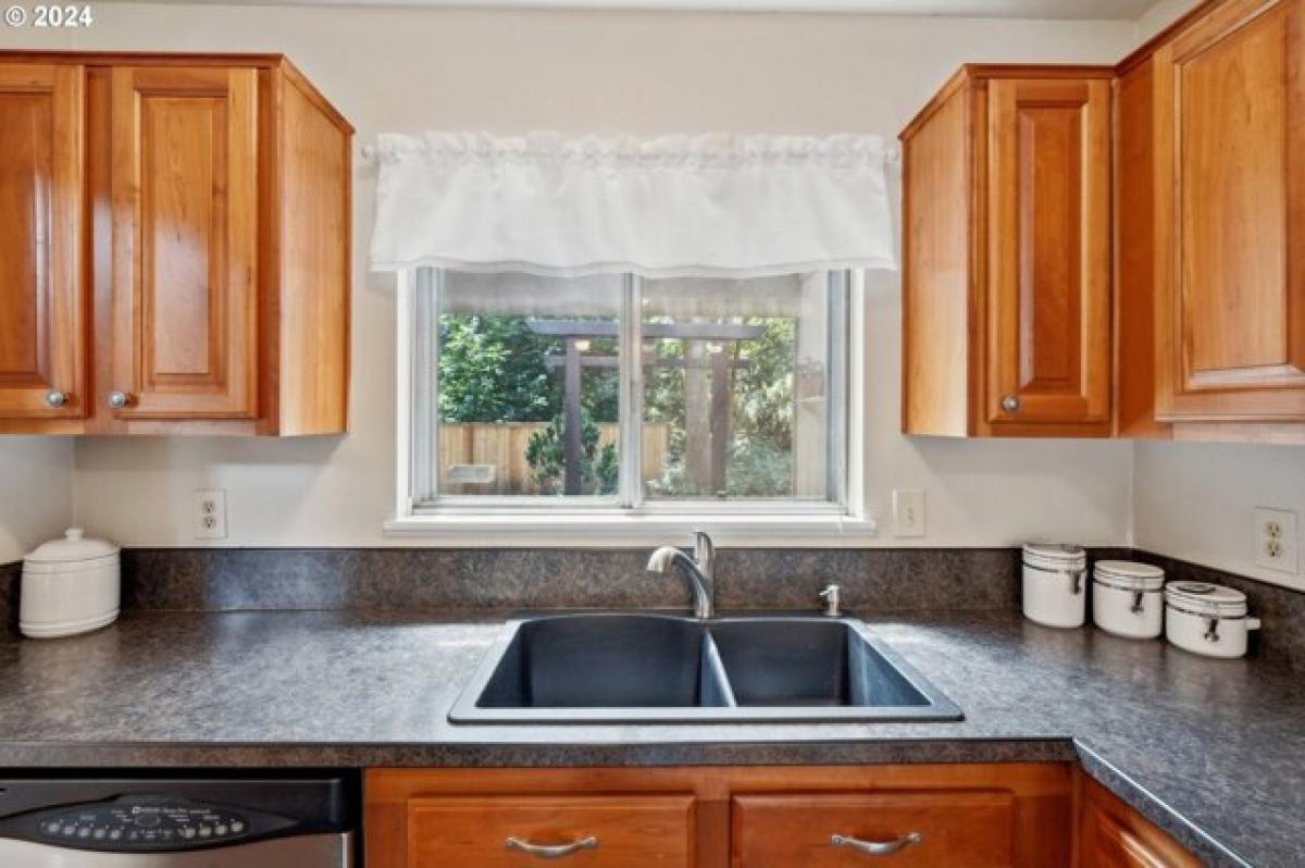 Picture of Home For Sale in Lake Oswego, Oregon, United States