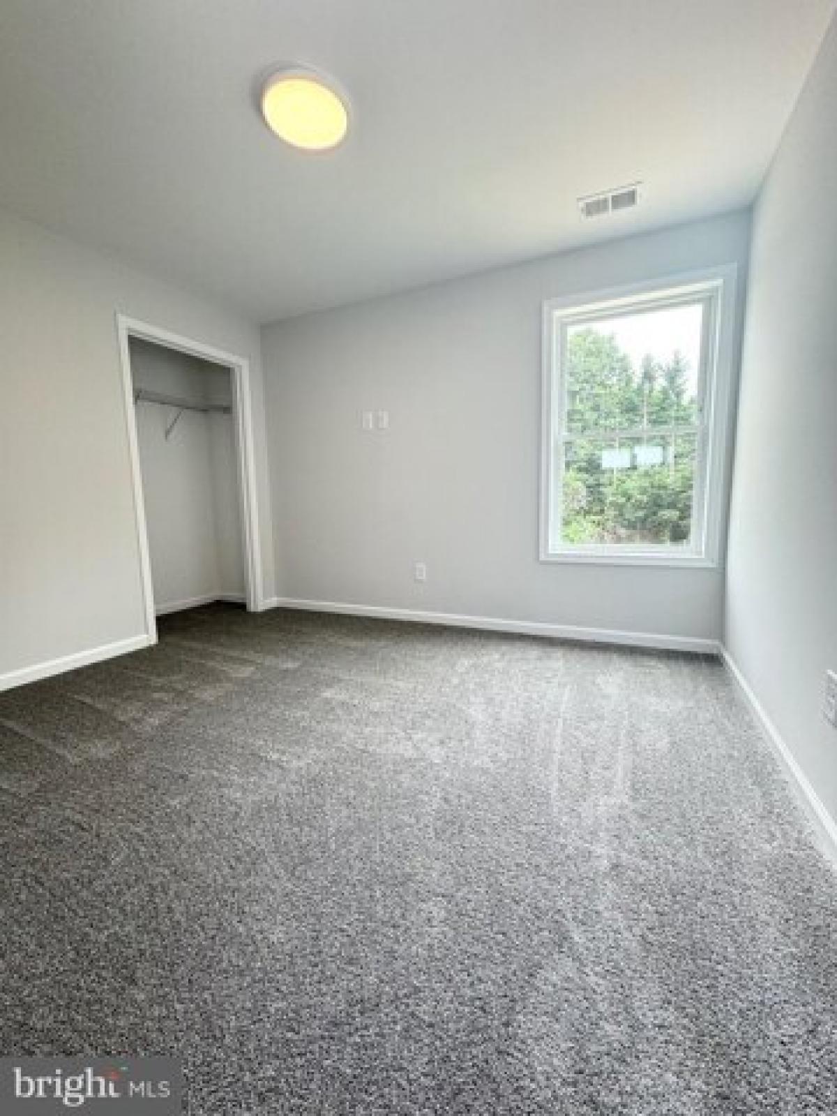 Picture of Home For Sale in Martinsburg, West Virginia, United States