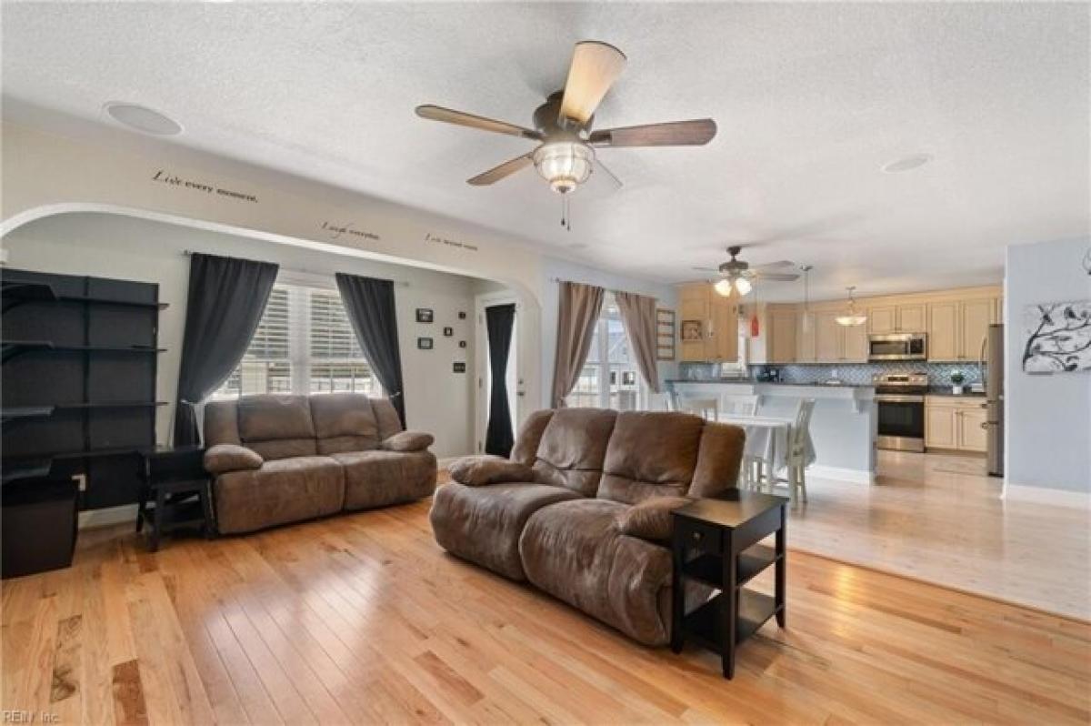 Picture of Home For Sale in Chesapeake, Virginia, United States