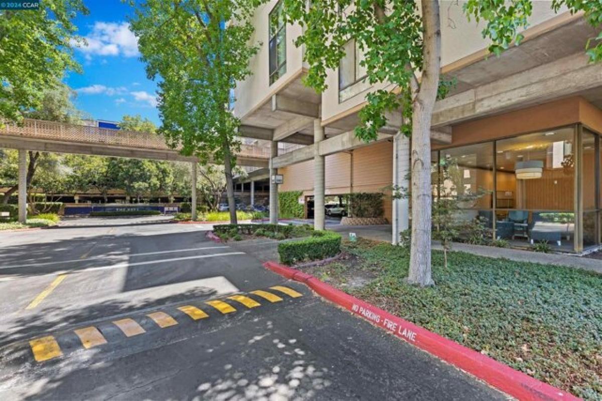 Picture of Home For Sale in Walnut Creek, California, United States