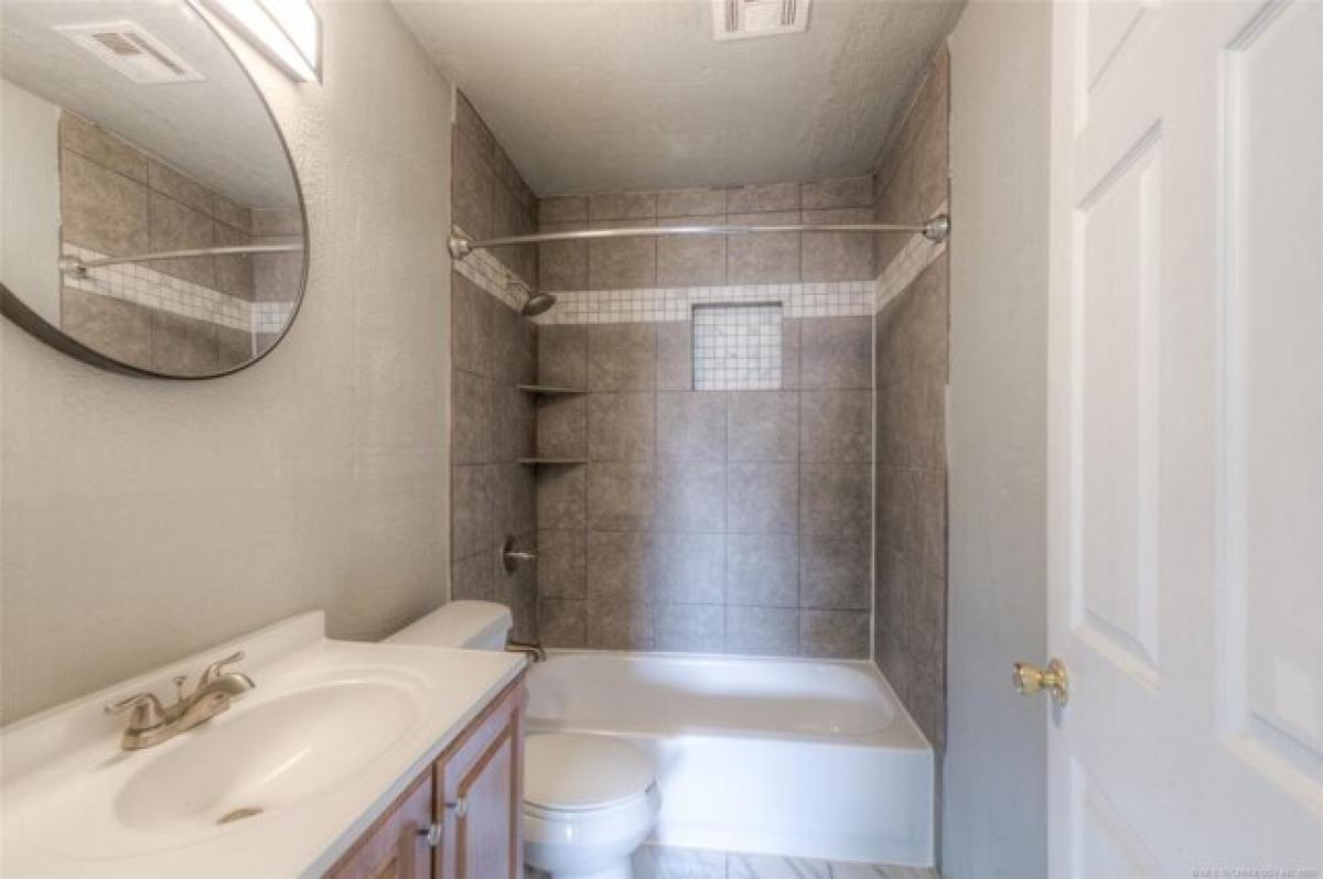 Picture of Home For Sale in Tulsa, Oklahoma, United States