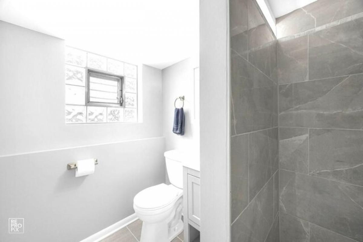 Picture of Home For Sale in Oak Lawn, Illinois, United States