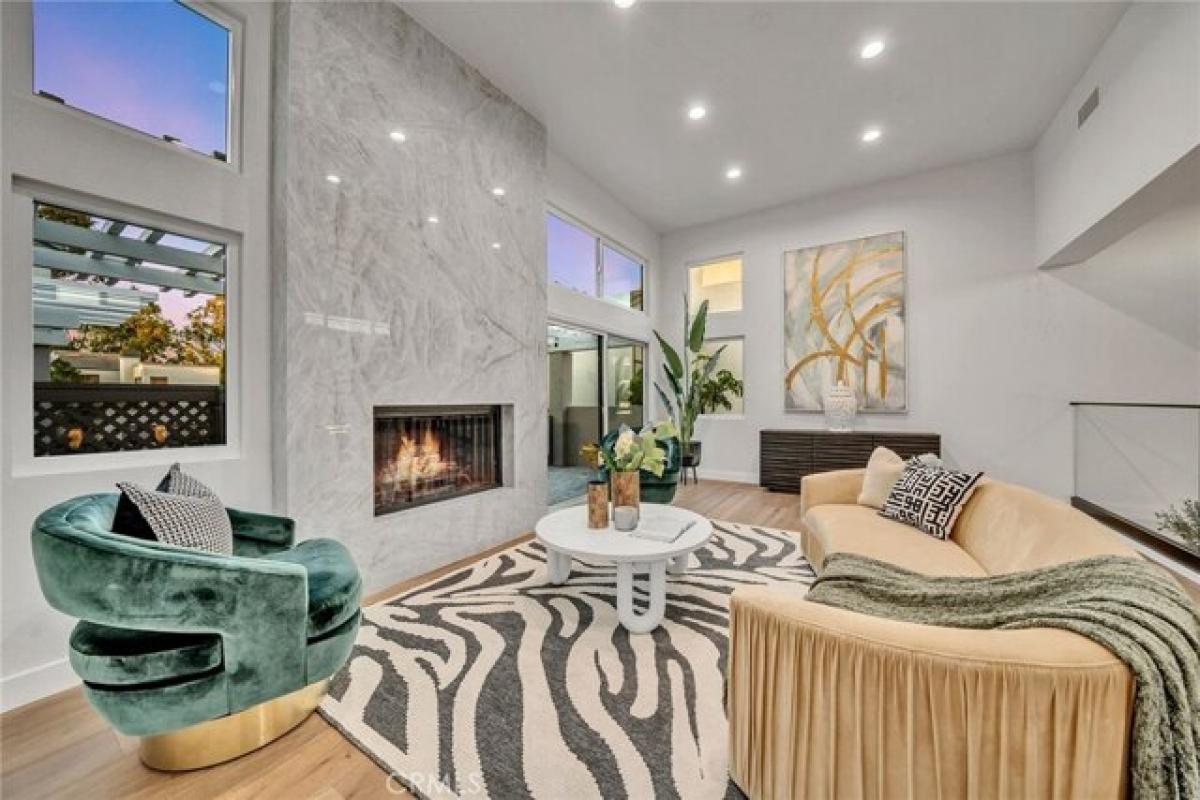 Picture of Home For Sale in Irvine, California, United States