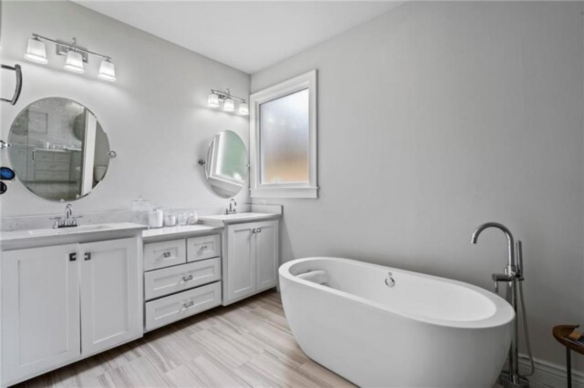 Picture of Home For Sale in Fayetteville, Arkansas, United States