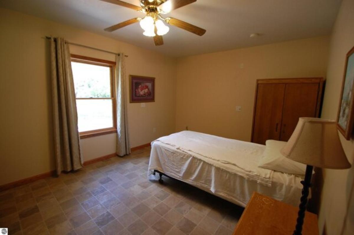 Picture of Home For Sale in West Branch, Michigan, United States