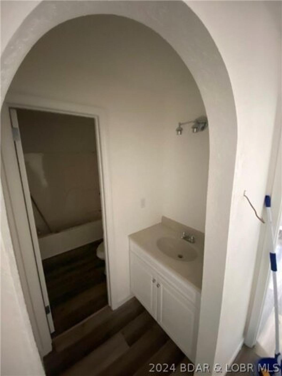 Picture of Home For Sale in Sunrise Beach, Missouri, United States