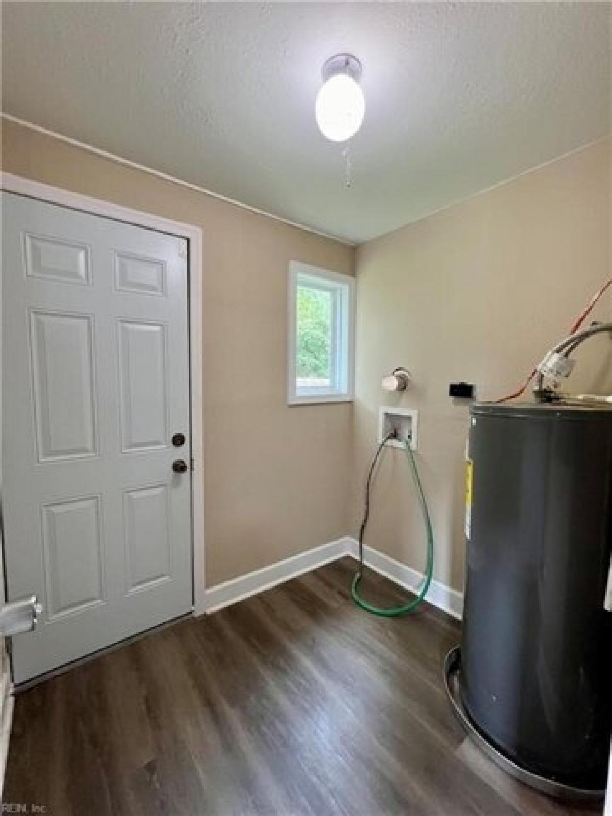 Picture of Home For Sale in Hampton, Virginia, United States