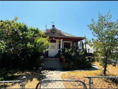 Home For Sale in Pomona, California