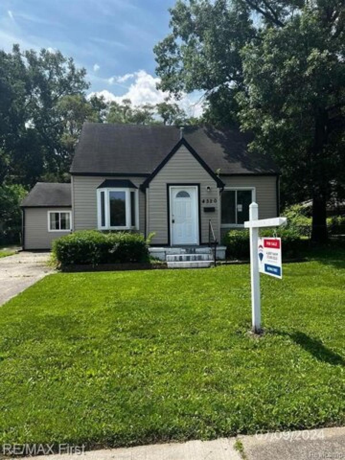 Picture of Home For Sale in Warren, Michigan, United States